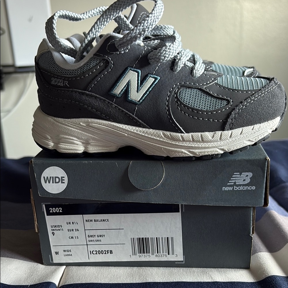 Toddler New Balance Gray Sneakers with Mesh Suede Upper size 9c wide